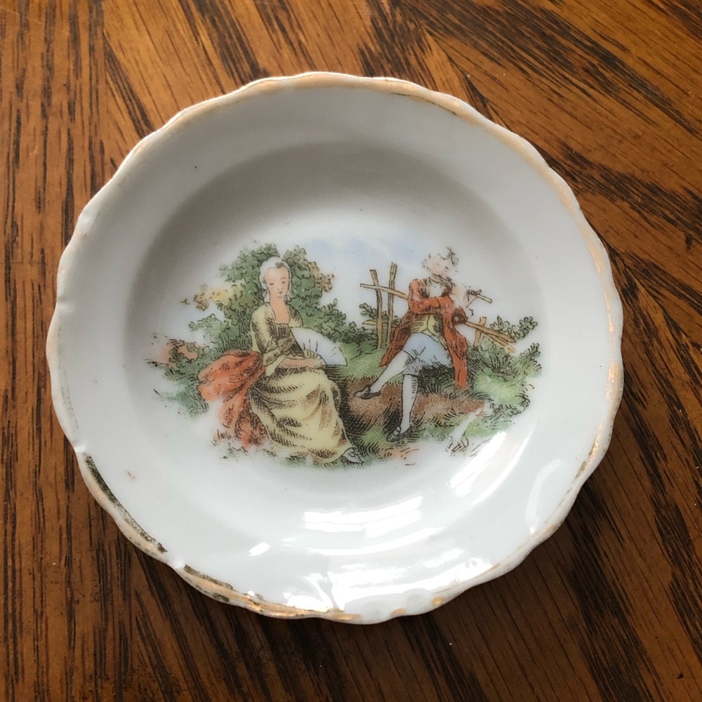 Occupied Japan miniature gold rimmed plate Victorian Couple Romantic Scene